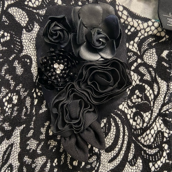 White House Black Market black & ecru flower cardigan, black flower and large - Picture 4 of 6